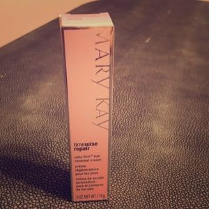 Mary Kay volu-firm eye renewal cream